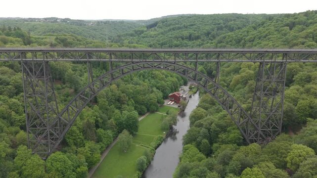 Fly with me along this steel bridge which connect Solingen and Burscheid which is the highest train bridge in Germany