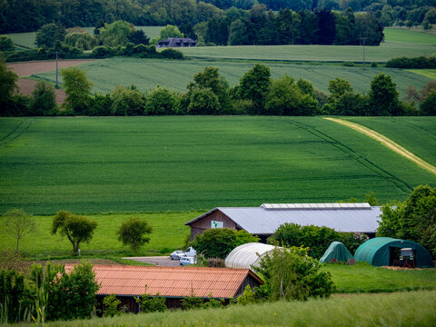 Landwirtschaftliches Geb&auml;ude in den Feldern