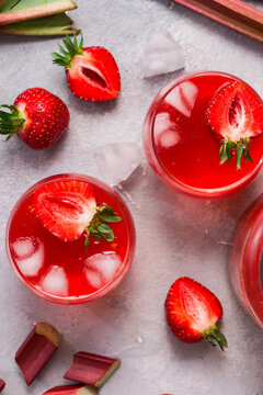 Rhubarb and strawberry lemonade with ice.top veiw