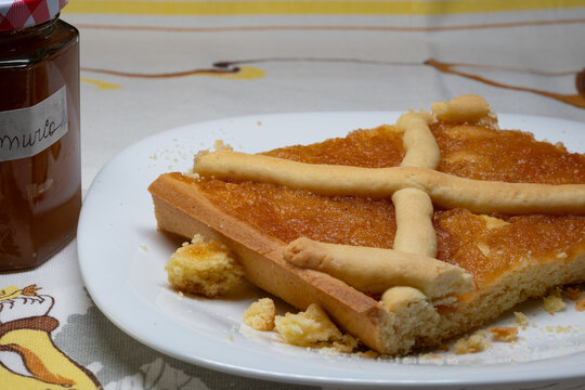 Tart with Annurca apple jam