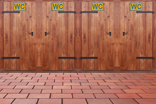 Einfache Toiletten