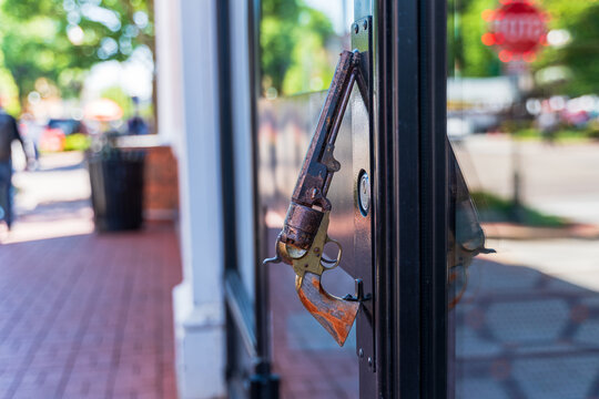 Sep 1, 2025: A gun as a door handheld. Creativity and fun. A symbol of violence is used as a decoration. Customers must choose to shoot if they want to step inside. Brilliant ideas to stop passengers