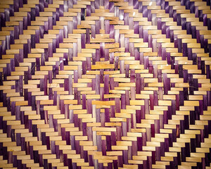 Obraz premium Part of the surface of an indigenous interlacing, an ancestral technique using plant fibers to create baskets, nets, mats, and utensils, in Curitiba, Paraná, southern Brazil.