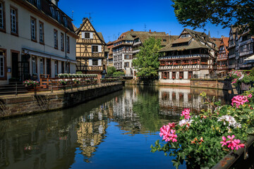 Obraz premium Half timbered houses with flowers, canals of Petite France in Strasbourg, France