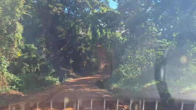 Time lapse dirigindo em estrada de terra na regi&atilde;o da Serra do Brigadeiro, Estado de Minas Gerais, Brasil