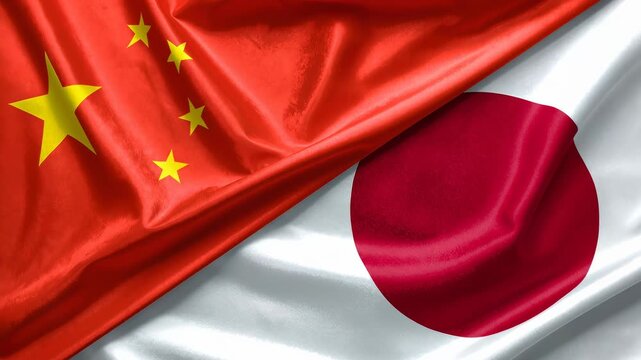 中国国旗と日本国旗の布地が鮮やかに交差する東アジアの国際交流を表す象徴的な場面