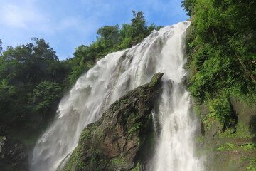Obraz premium Khlong Lan Waterfall