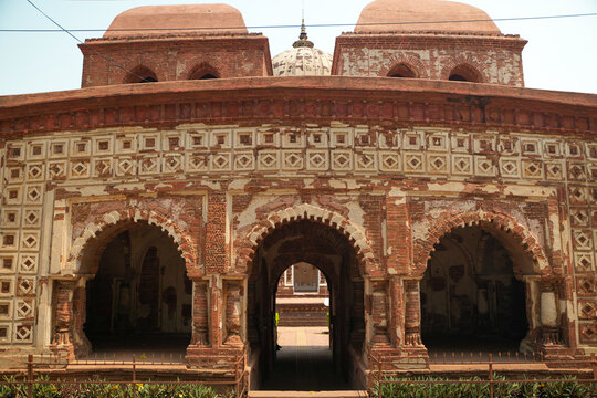 This is the Radhashyam Temple, which is located in Bishnupur. The idols of Radha Shyam Nitai Gaud and Thakur were worshipped in the temple.