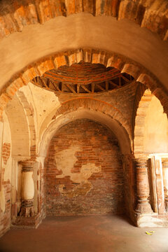 This is the Radhashyam Temple, which is located in Bishnupur. The idols of Radha Shyam Nitai Gaud and Thakur were worshipped in the temple.