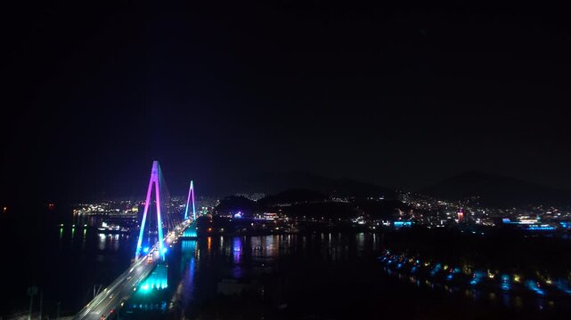 대한민국 여수 돌산대교 하멜등대 밤바다 밤풍경 선창가 항구 선박 낚시배 어선 밤거리 새벽항구 어업 고기잡이 어촌 어부 생업 현장 조업 그물 어구 수산물 수산업 전라남도 남해안 포구 정박 부두 선착장 노동 작업 출항 만선 해산물 시장 유통 어시장