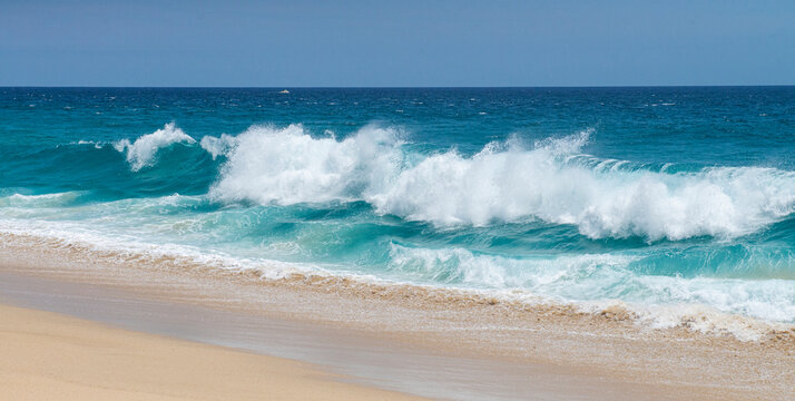 Cabo San Lucas Baja Califronia Sur, MEXICO, lugar turistico famoso en el sur de la peninsula. playa con sus olas, oceano pacifico FINISTERRA
