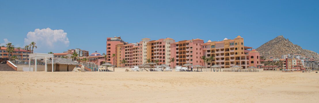 Cabo San Lucas Baja Califronia Sur, MEXICO, lugar turistico famoso en el sur de la peninsula. vista panoramica de zona hotelera.