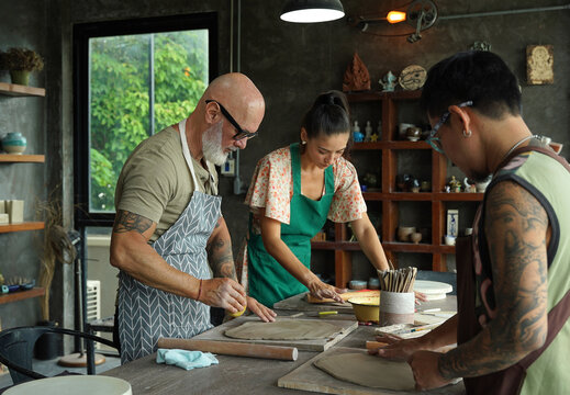 A happy couple makes ceramic plates in a workshop