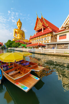 Awesome view of Phra Buddha Dhammakaya Thep Mongkol statue
