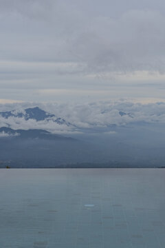 Infinity pool with dramatic mountain panorama, Munduk, Bali