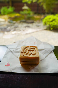 a Donrin (どんりん), a specialty monaka (a Japanese wafer sandwich) from the confectionery shop located in Awara Onsen, Fukui Prefecture.