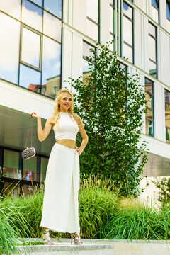 Woman wearing crop top and culottes