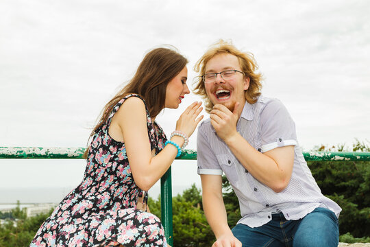 Couple on date shares secrets, gossip
