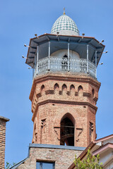 Obraz premium Octagonal Minaret of the Juma Mosque in Tbilisi: Red Brick and Ornate Balcony