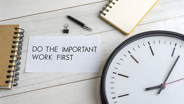 Clock showing the time with a note urging important work