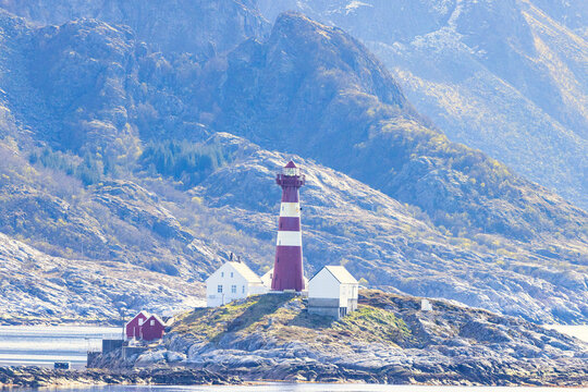  Landegode fyr er et fyr i Bod&oslash; kommune i Nordland. Fyret ligger p&aring; holmen Eggl&oslash;ysa, like nord for &oslash;ya Landegode. Fyrt&aring;rnet og fyrmesterboligen ble bygd i 1901, og fyret ble satt i drift i 1902. I 193