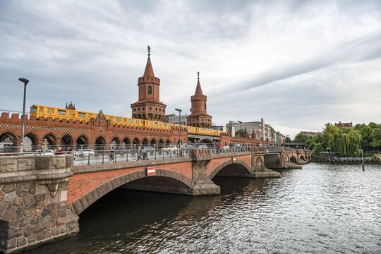 Yellow S-Bahn on the Oberbaum Bridge between Kreuzberg and Friedrichshain, Spree, Berlin, Germany