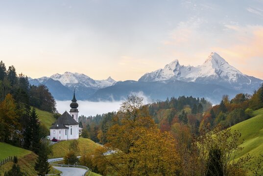 Pilgrimage church Maria Gern at sunrise, in the back Sch&ouml;nfeldspitze and the Watzmann, Berchtesgaden Alps, Berchtesgaden, Berchtesgadener Land, Upper Bavaria, Bavaria, Germany
