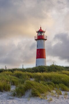 Evening atmosphere, red-white lighthouse List-East in the dunes, elbow, Sylt, North Frisian Island, North Sea, North Frisia, Schleswig-Holstein, Germany