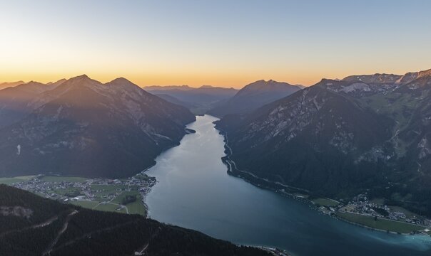 Sunset, mountain panorama from B&auml;renkopf, Lake Achensee, left Seebergspitze and Seekarspitze, right Rofangebirge, Tyrol, Austria