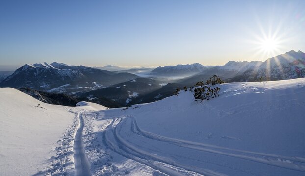 Ski tour, way to the Alpspitze, Wetterstein mountains, snow in winter, Garmisch-Partenkirchen, Bavaria, Germany
