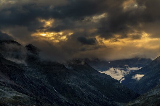&Ouml;tztal Alps with dramatic cloudy sky, S&ouml;lden, &Ouml;tztal, Tyrol, Austria