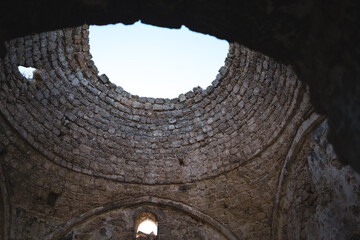 Obraz premium Ancient stone mosque interior ceiling view from below in Akrokorint, Greece
