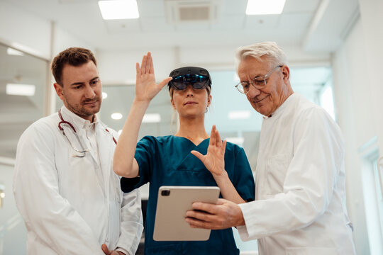 Doctors using virtual reality technology in a medical office for innovative healthcare solutions