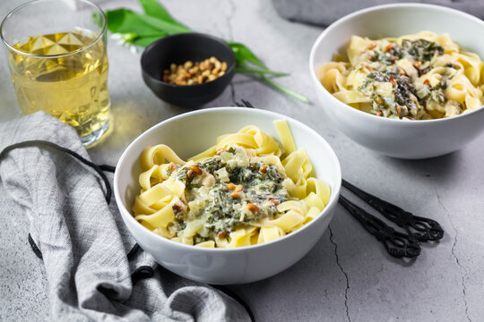 Tagliatelle with wild garlic burrata sauce and white wine