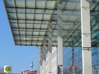 berlin, deutschland - ostbahnhof und fernsehturm © ArTo