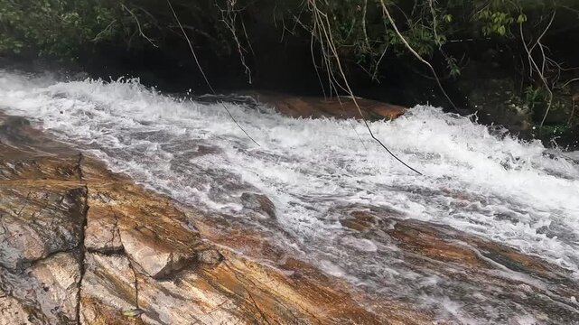 corredeira na serra do Brigadeiro, cidade de Araponga, Estado de Minas Gerais, Brasil