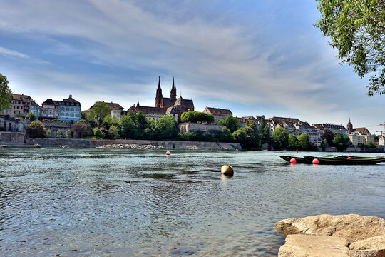 Blick von Kleinbasel auf Grossbasel im Fr&uuml;hling