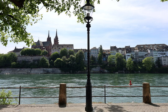 Blick von Kleinbasel auf Grossbasel im Fr&uuml;hling