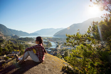 Fototapeta premium Stawamus Chief Squamish Howe Sound Woman Tourist