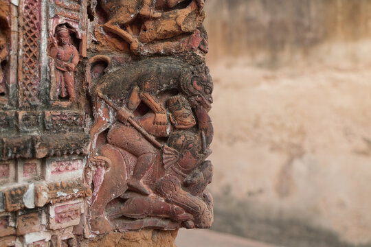 Nalaji Temple is one of the archaeological sites in Kalna city.The terracotta art on the temple walls reflects the social system of that time.