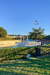 Obraz premium A peaceful stroll through Parque de la Batería reveals green landscapes, open paths, and relaxed urban nature in Torremolinos, Spain.