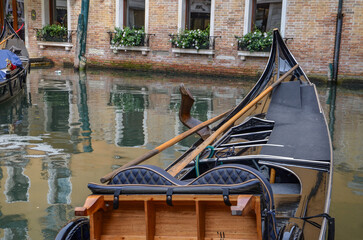 Italy, Venice, September 30, 2025, gondola on a canal in Venice © Pawel Filusz