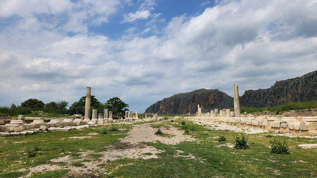 Ancient Anavarza in Kozan, Adana, known as the &ldquo;Invincible City,&rdquo; features a massive hilltop castle, Roman gates, walls, and theater ruins from civilizations including the Romans and Byzantines.