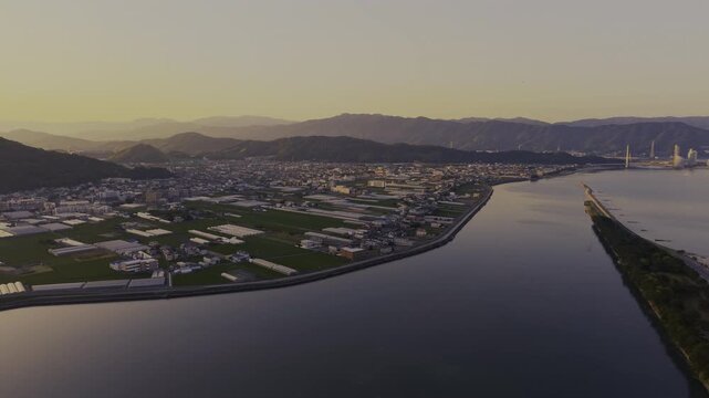 「布引大根の産地・布引の空撮・早朝」和歌山県和歌山市 Early Morning Aerial View of the Nunobiki Daikon Farmland in Wakayama, Japan