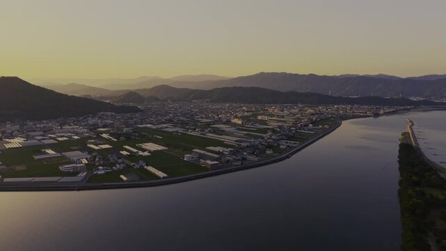 「布引大根の産地・布引の空撮・早朝」和歌山県和歌山市 Early Morning Aerial View of the Nunobiki Daikon Farmland in Wakayama, Japan