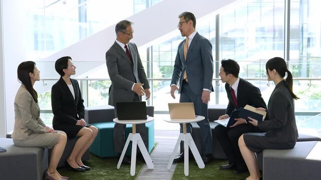 握手　提携　合意　会議