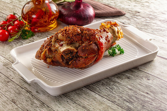 Baked pork knuckle with spices