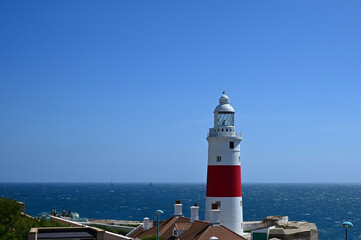 Le phare dans le détroit de Gibraltar, en face des côtes marocaines © Flo Bidarteko