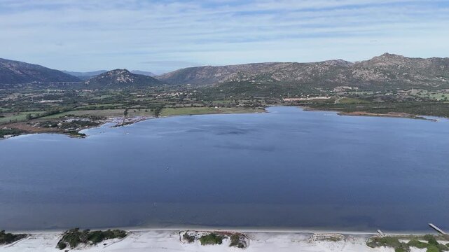 survol des plages &agrave; l'est de la Sardaigne &agrave; San Teodoro