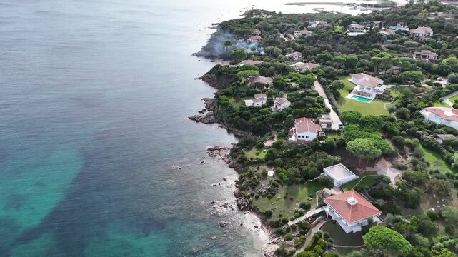 survol des plages &agrave; l'est de la Sardaigne &agrave; San Teodoro